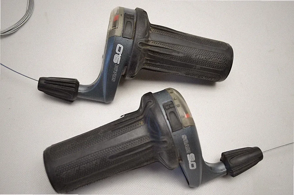 SRAM 9.0 HALF PIPE 9 x 3 SPEED BICYCLE TWIST GRIP SHIFTER WITH INDICATOR WINDOWS