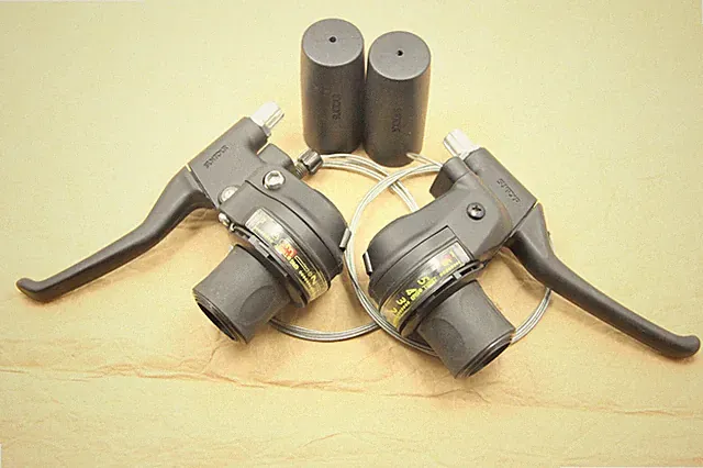 Suntour TX-SX10 3 X 6 Speed Twist Grip Shifter Bicycle Bike Shifter Set